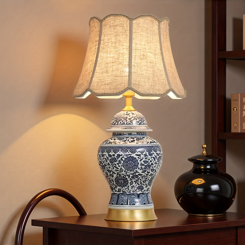 Candeeiro de Mesa Moderno Chinês em Porcelana Azul e Branca - Candeeiro de Cabeceira em Cerâmica Jingdezhen com Cabo Alimentado por USB, Design Elegante Branco e Azul para Sala de Estar, Sofá, Mesa de Cabeceira - Abajur Durável em Tecido e Controlo do Interruptor, Candeeiro de Mesa Para Sala de Estar