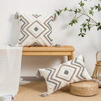 Capa de Almofada Geométrica Quadrada com Estilo Boémio, Apresentando Bordados Aveludados, Adequada para Almofadas de Sala de Estar ou Quarto.