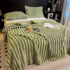 Manta Gdan Rinoceronte Luxuosa de Pele Falsa de Coelho - Adequada para Sofá, Cama, Escritório e Viagem - Manta Macia, Quente e Aconchegante Listrada, Colcha Contemporânea, Lavável à Mão, Presente Ideal de Natal e Uso em Todas as Estações (Multicolor)