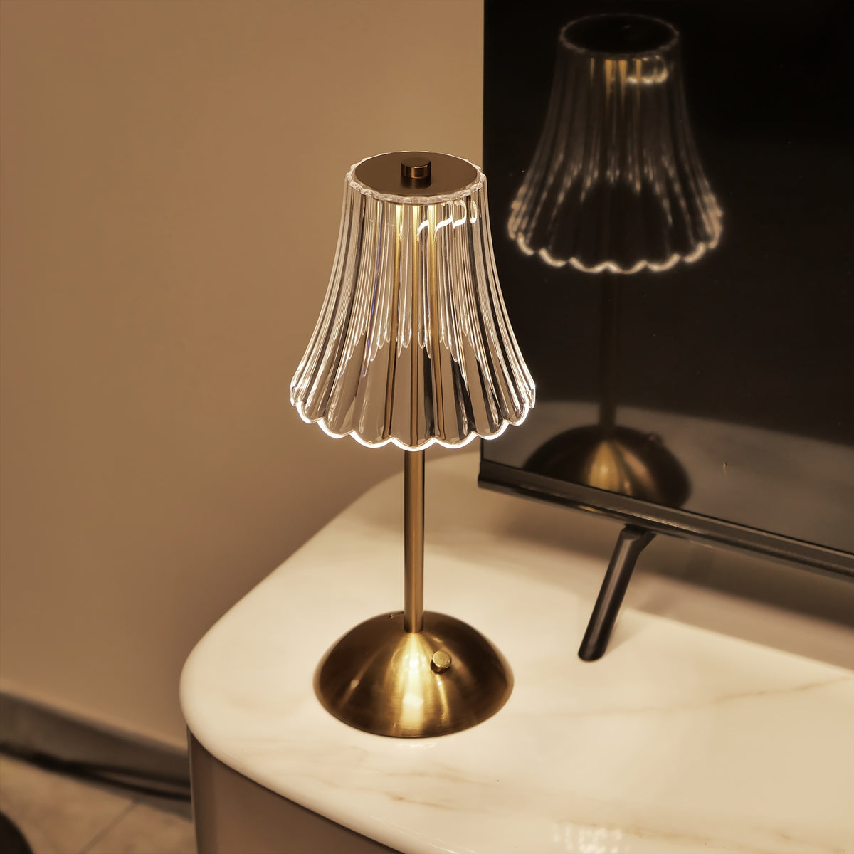 Uma Nova Candeeiro de Mesa USB Recarregável com Sensor Tátil da China, Projetado para Quartos, Apresentando Iluminação Ambiente. Esta Luz Noturna LED Criativa Vem num Conjunto de Dois, Perfeito para Uso Interior