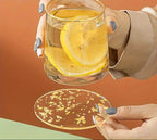 Conjunto de 8 Luxuosos Bases para Copos em Acrílico com Design de Folha Dourada - Protetores de Mesa Redondos Resistentes ao Calor, Bases para Copos Transparentes Elegantes Adequadas para Chá/Café, Decoração Elegante para Casa e Escritório