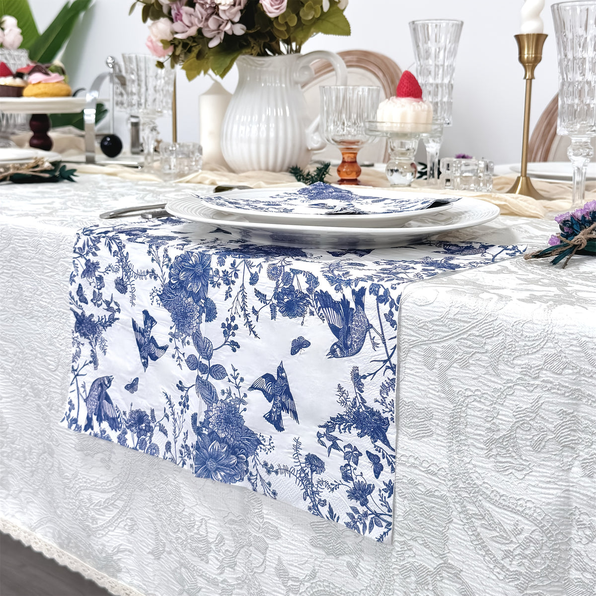 20 unidades de Guardanapos de Papel com Design de Flores e Pássaros Azuis, 33,02x33,02 cm, Toalhas Decorativas de 2 Folhas para Convidados para Casamento, Festa de Aniversário, Uso em Restaurante e Cafeteria para Halloween, Evento de Natal e Suprimentos para Festa Halloween&Natal