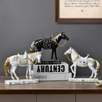 1pc Figura de Cavalo de Resina ABS Elegante - Decoração Moderna de Luxo Leve para Sala de Estar, Escritório ou Mesa de Chá | Design Detalhado de Selim e Arreios | Presente Ideal para Amigos e Formandos, Presente de Formatura | Design de Cavalo Moderno | Artesanato Detalhado, Decoração de Cavalo